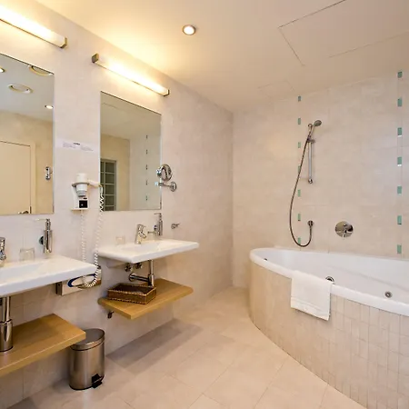 Amarilis Hotel 4*